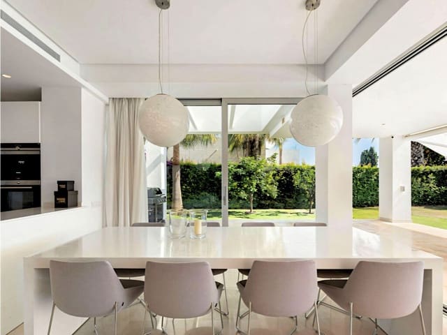 Chalet de 4 habitaciones en Río Real, Marbella en venta con piscina garaje - 2.800.000 € (Ref: 9920022)