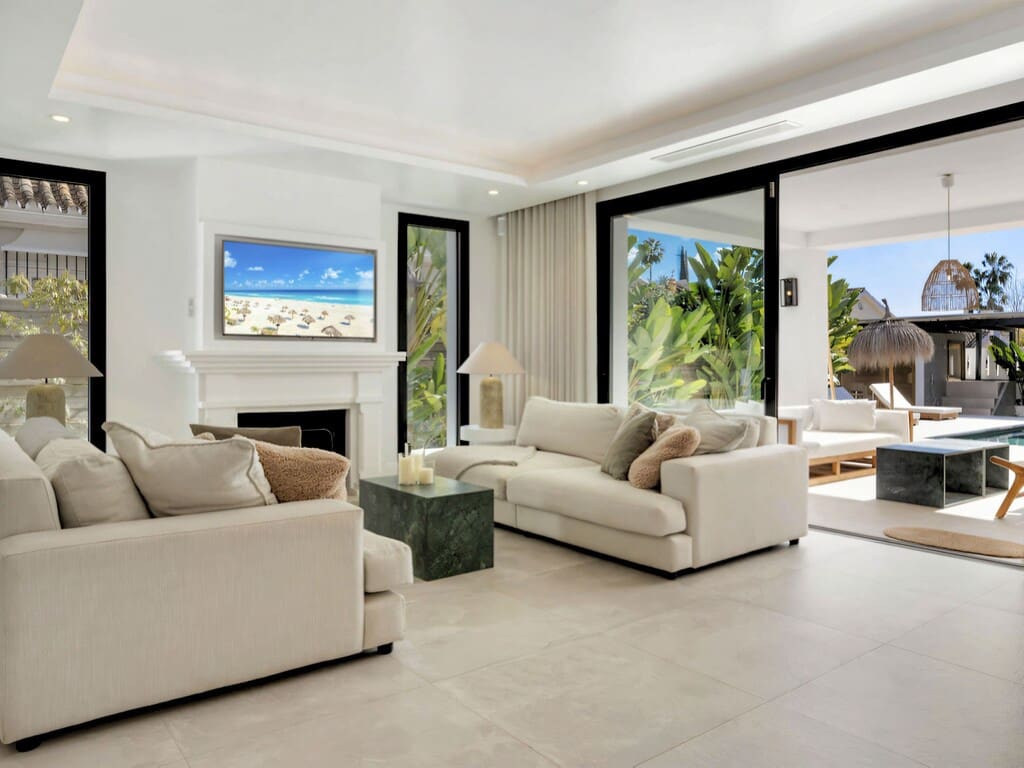 6 bedroom Villa for sale in Nueva Andalucia with pool garage - € 4,195,000 (Ref: 9921830)