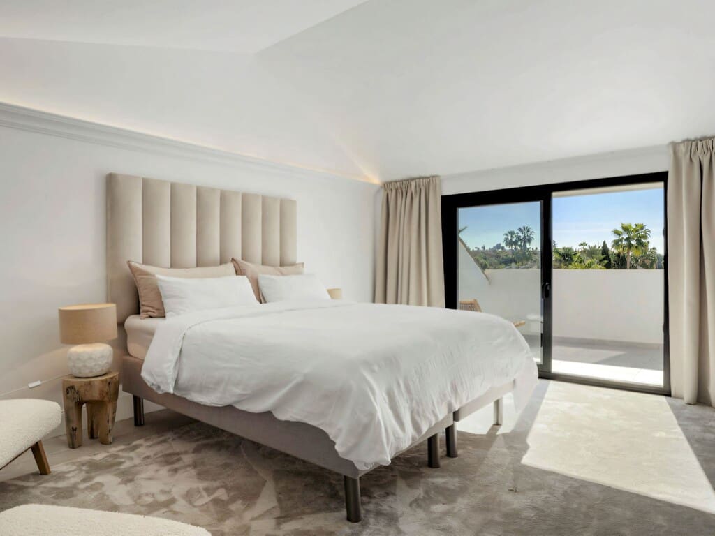 6 bedroom Villa for sale in Nueva Andalucia with pool garage - € 4,195,000 (Ref: 9921830)