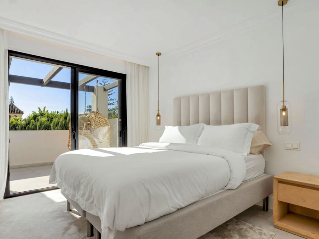 6 bedroom Villa for sale in Nueva Andalucia with pool garage - € 4,195,000 (Ref: 9921830)