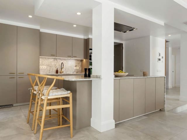 6 quarto Moradia para venda em Nueva Andalucia, Marbella com piscina garagem - 4 195 000 € (Ref: 9921830)