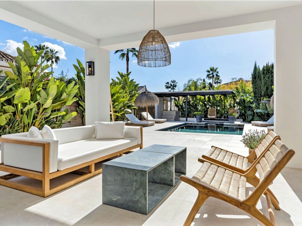 6 bedroom Villa for sale in Nueva Andalucia with pool garage - € 4,195,000 (Ref: 9921830)
