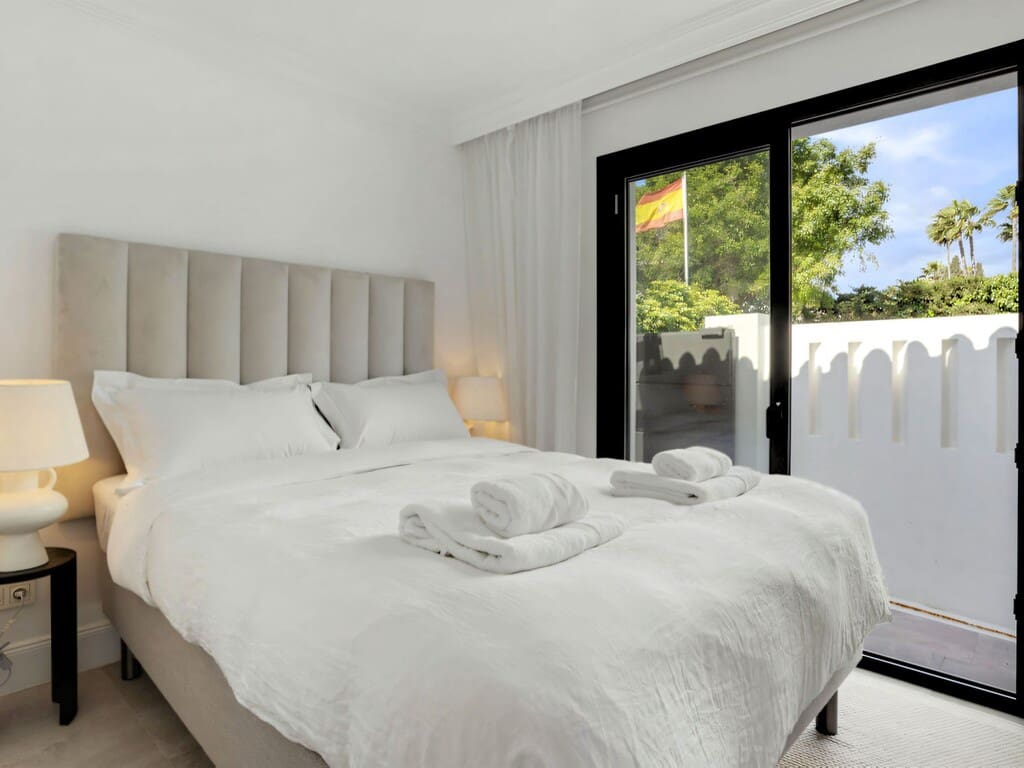 6 bedroom Villa for sale in Nueva Andalucia with pool garage - € 4,195,000 (Ref: 9921830)