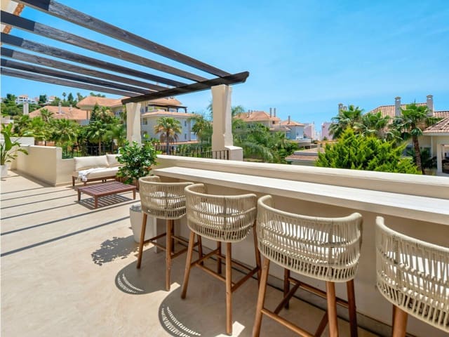 3 Zimmer Penthouse zu verkaufen in Nueva Andalucia, Marbella mit Pool Garage - 1.695.000 € (Ref: 9921832)
