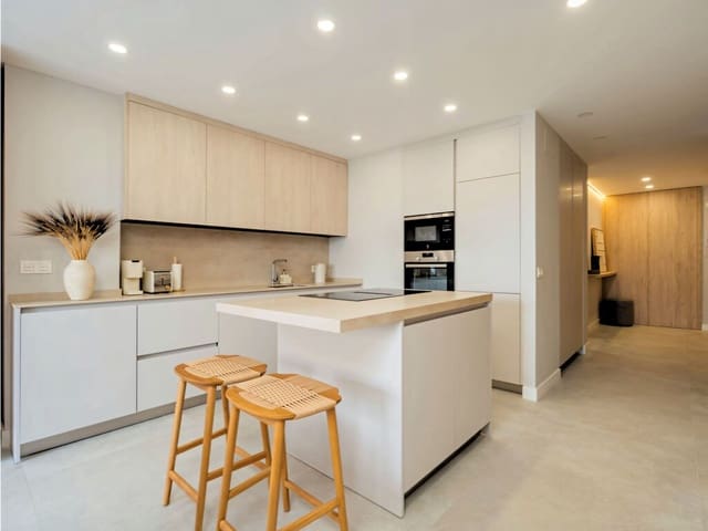 2 Zimmer Apartment zu verkaufen in Estepona - 895.000 € (Ref: 9924210)