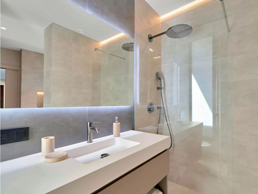 6 bedroom Villa for sale in Nueva Andalucia with pool garage - € 4,950,000 (Ref: 9926886)