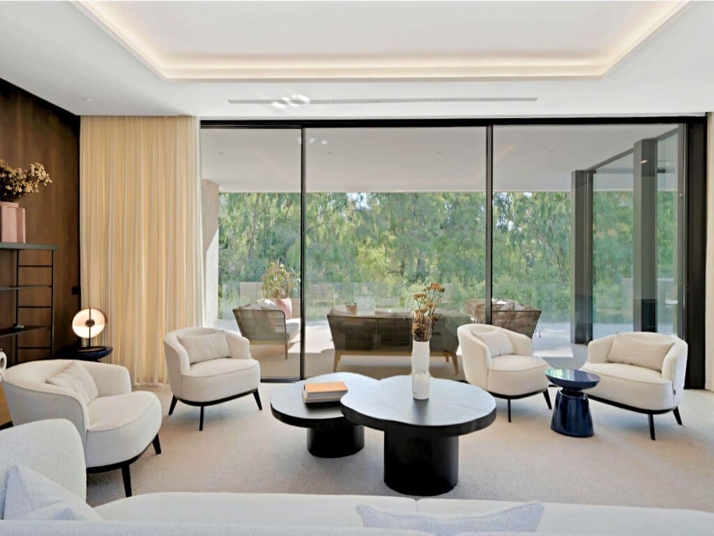 6 bedroom Villa for sale in Nueva Andalucia with pool garage - € 4,950,000 (Ref: 9926886)