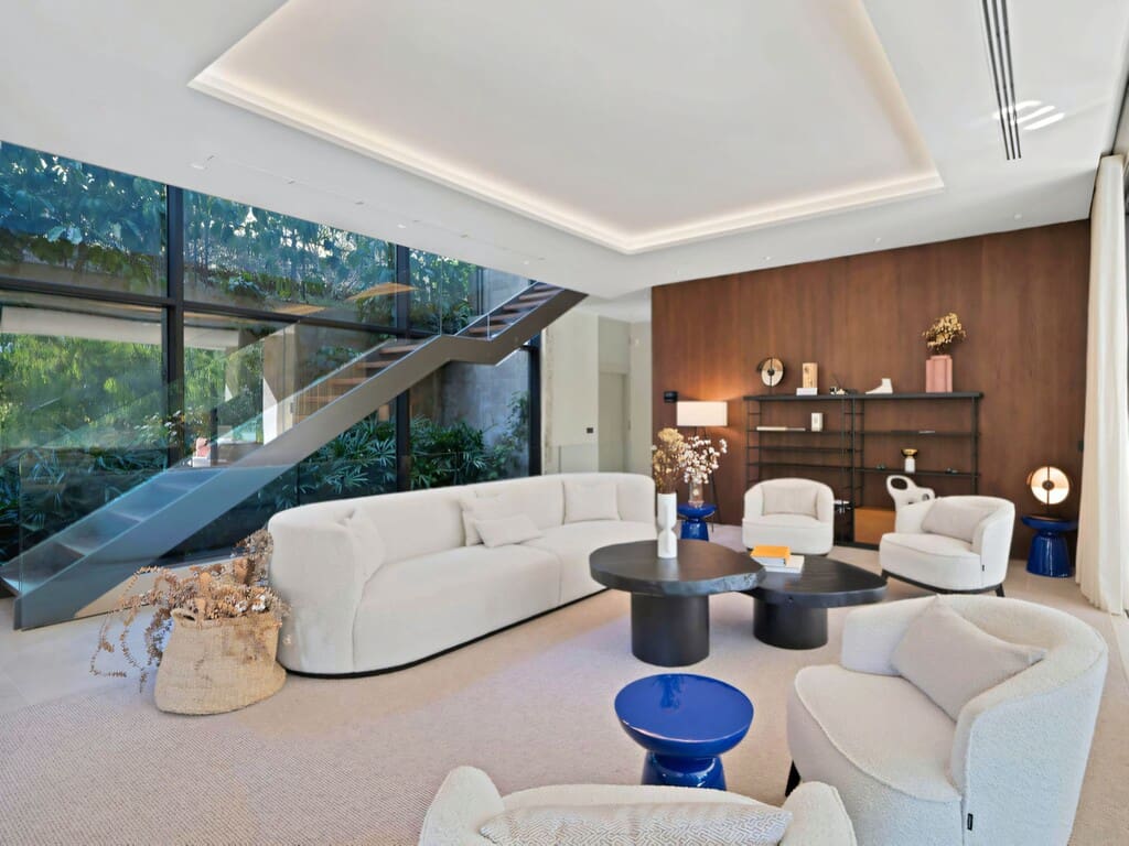 6 bedroom Villa for sale in Nueva Andalucia with pool garage - € 4,950,000 (Ref: 9926886)