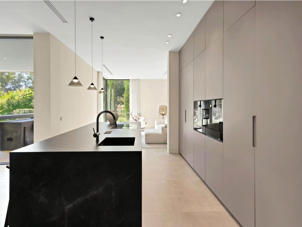 6 bedroom Villa for sale in Nueva Andalucia with pool garage - € 4,950,000 (Ref: 9926886)