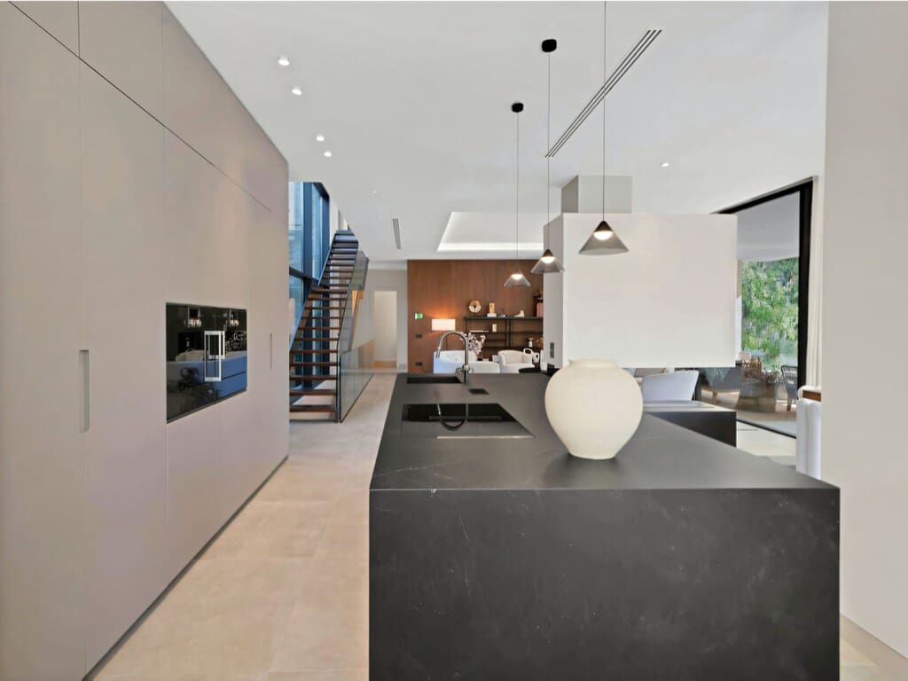 6 bedroom Villa for sale in Nueva Andalucia with pool garage - € 4,950,000 (Ref: 9926886)