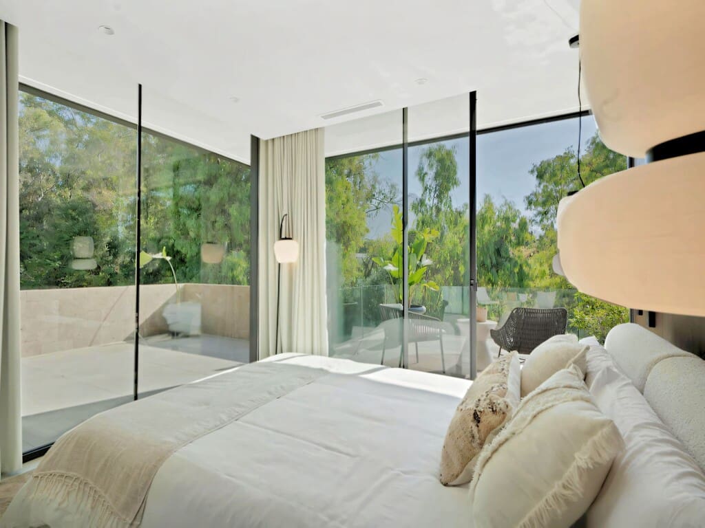 6 bedroom Villa for sale in Nueva Andalucia with pool garage - € 4,950,000 (Ref: 9926886)