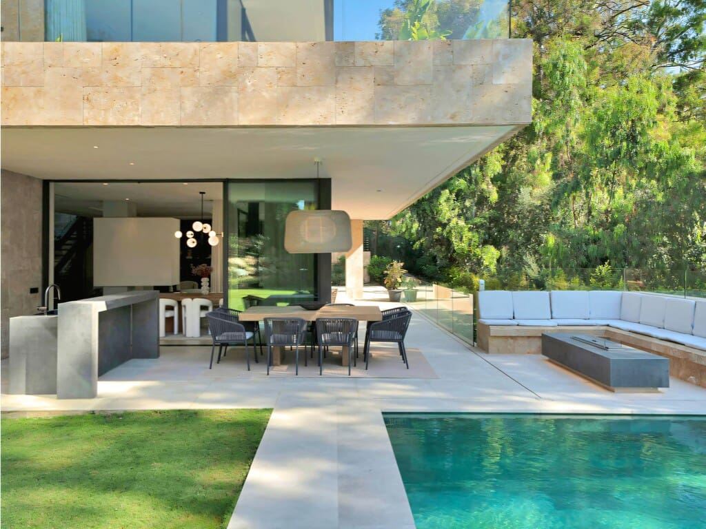 6 bedroom Villa for sale in Nueva Andalucia with pool garage - € 4,950,000 (Ref: 9926886)