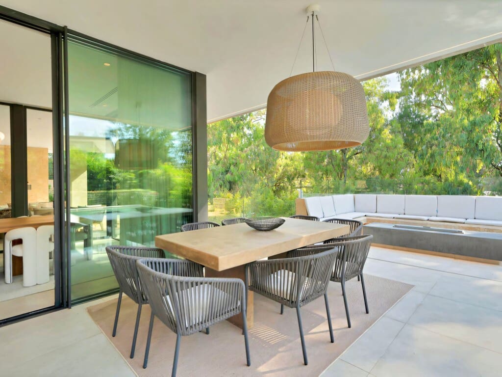 6 bedroom Villa for sale in Nueva Andalucia with pool garage - € 4,950,000 (Ref: 9926886)