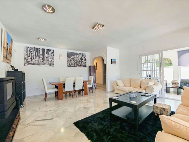 3 soveværelse Villa til salg i Benalmádena med swimmingpool garage - € 895.000 (Ref: 9928873)