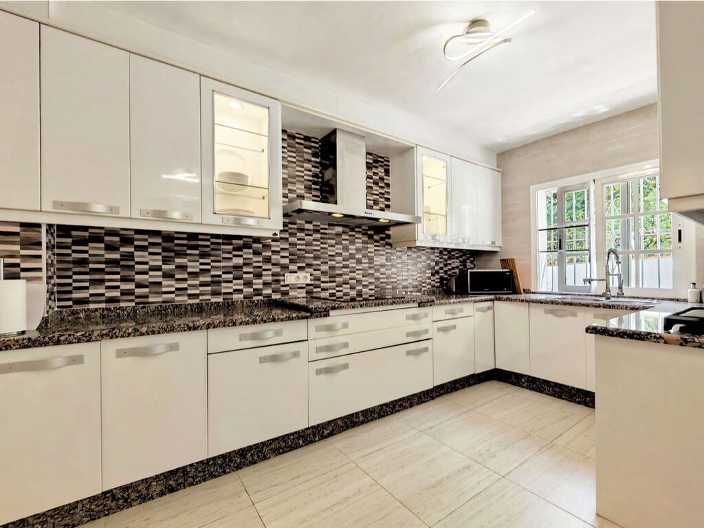 3 soveværelse Villa til salg i Benalmadena med swimmingpool garage - € 895.000 (Ref: 9928873)
