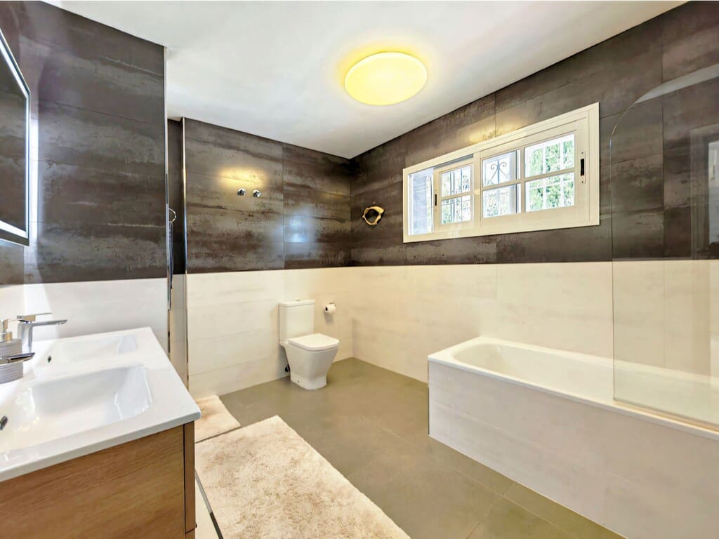 3 soveværelse Villa til salg i Benalmadena med swimmingpool garage - € 895.000 (Ref: 9928873)