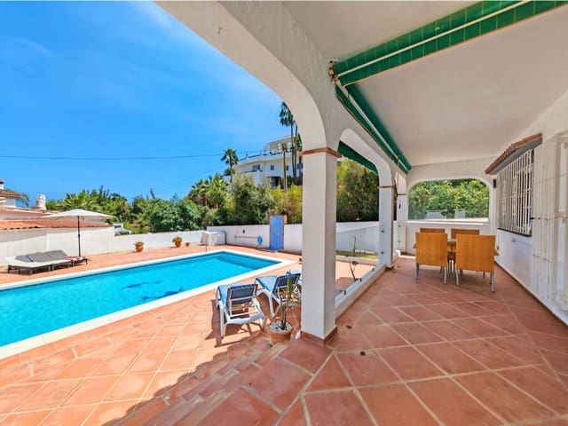 3 soveværelse Villa til salg i Benalmádena med swimmingpool garage - € 895.000 (Ref: 9928873)
