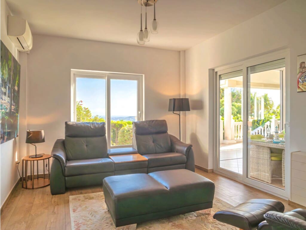 6 soverom Villa til salgs i Mijas Costa med svømmebasseng garasje - € 2 750 000 (Ref: 9928874)