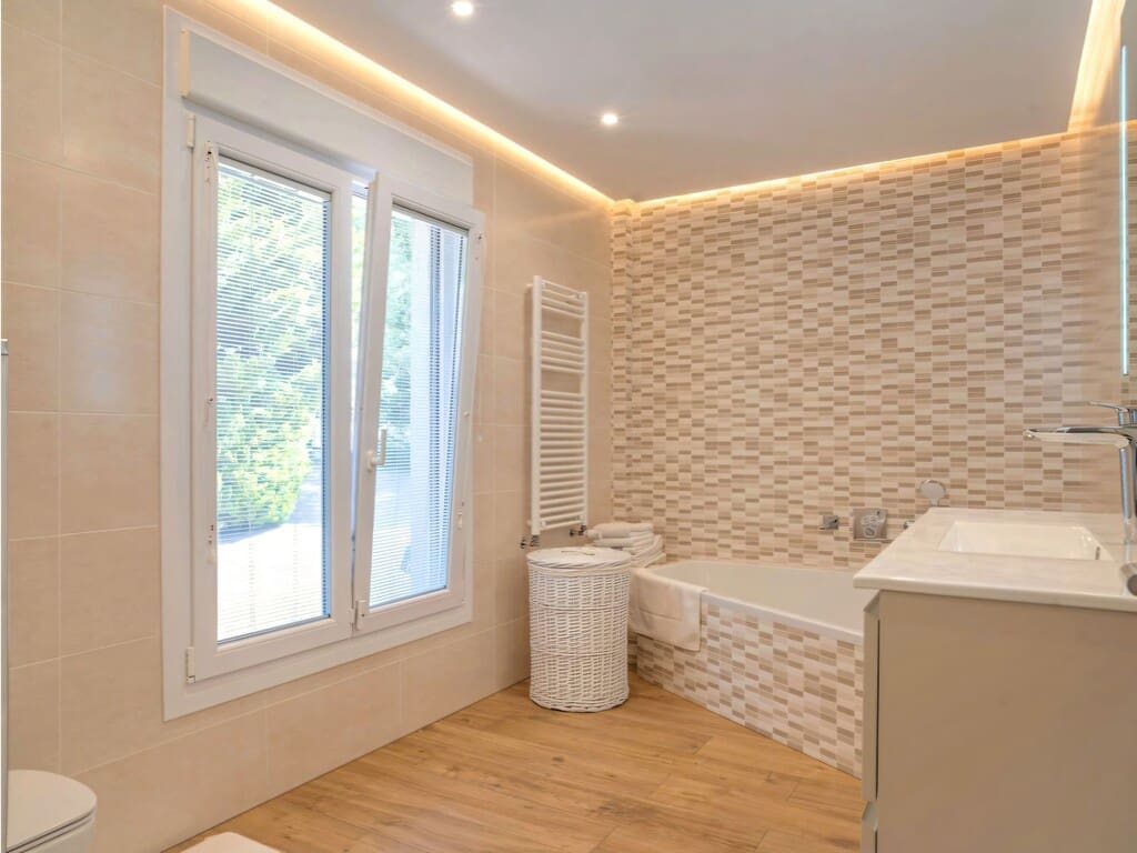 6 soverom Villa til salgs i Mijas Costa med svømmebasseng garasje - € 2 750 000 (Ref: 9928874)
