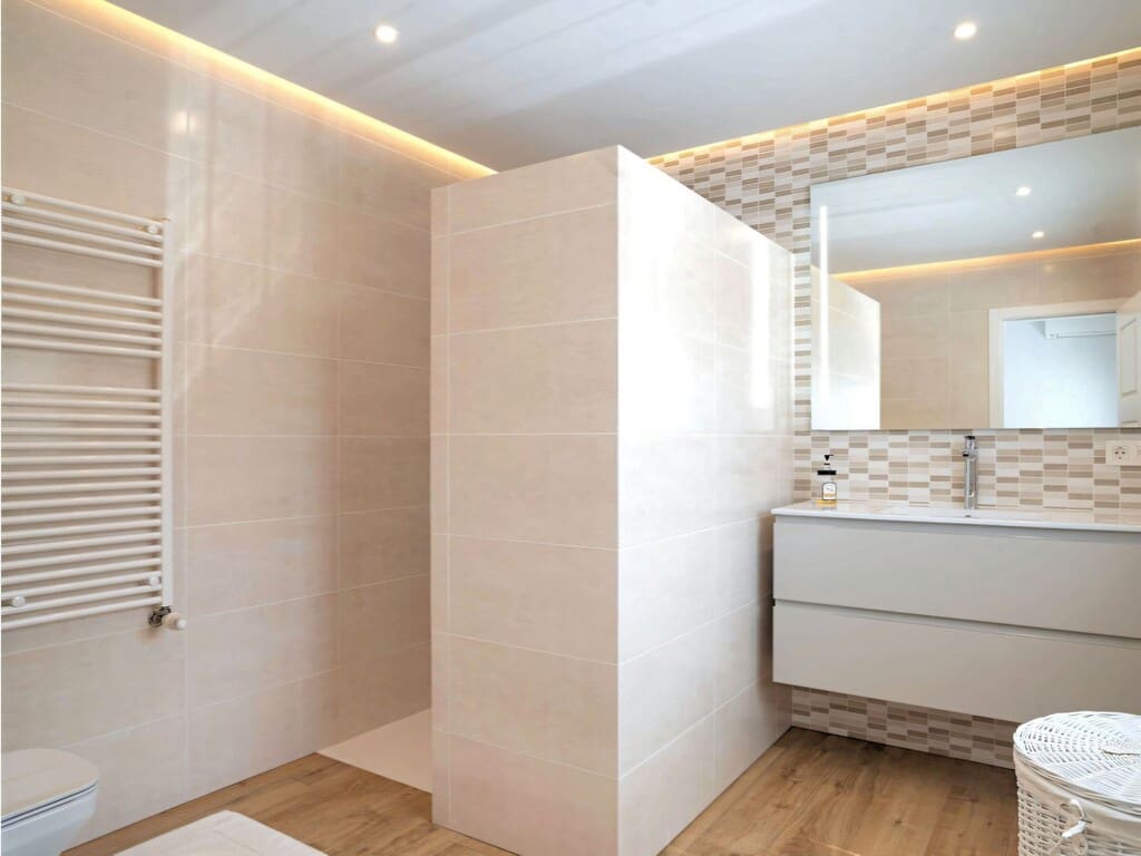 6 soverom Villa til salgs i Mijas Costa med svømmebasseng garasje - € 2 750 000 (Ref: 9928874)