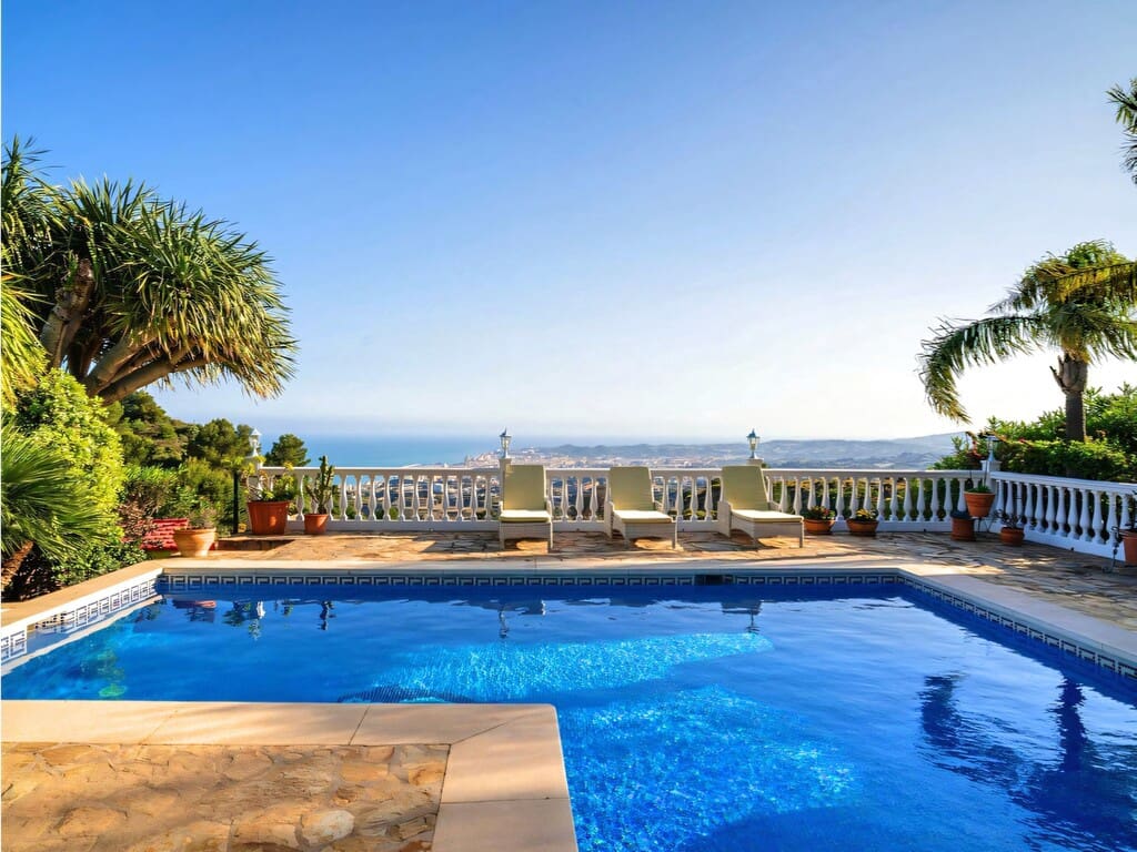 6 soverom Villa til salgs i Mijas Costa med svømmebasseng garasje - € 2 750 000 (Ref: 9928874)