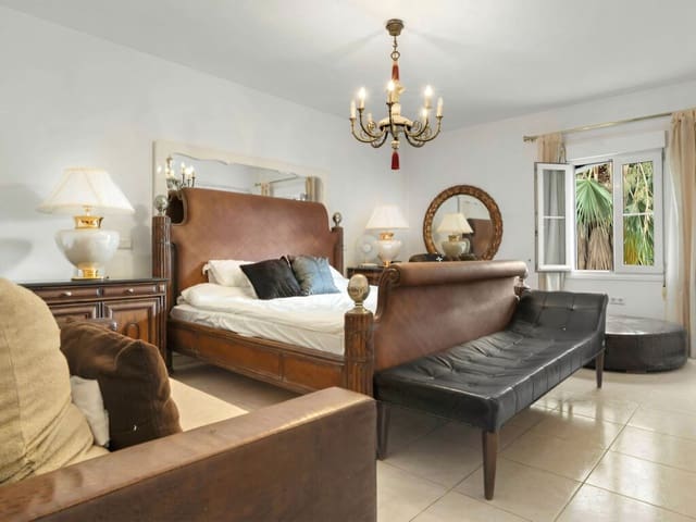 2 quarto Apartamento para venda em Puerto Banus, Marbella com garagem - 500 000 € (Ref: 9931257)