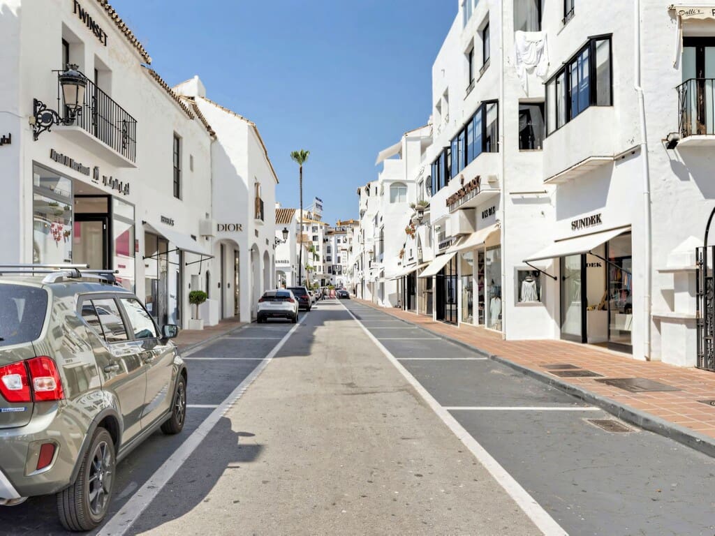 2 Zimmer Apartment zu verkaufen in Puerto Banus mit Garage - 500.000 € (Ref: 9931257)