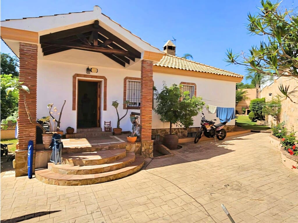 5 Zimmer Villa zu verkaufen in Los Monteros mit Garage - 890.000 € (Ref: 9933650)