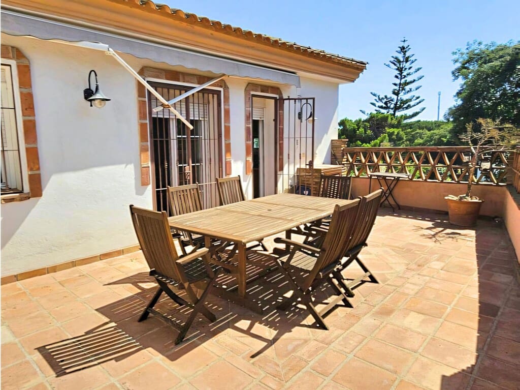 5 Zimmer Villa zu verkaufen in Los Monteros mit Garage - 890.000 € (Ref: 9933650)