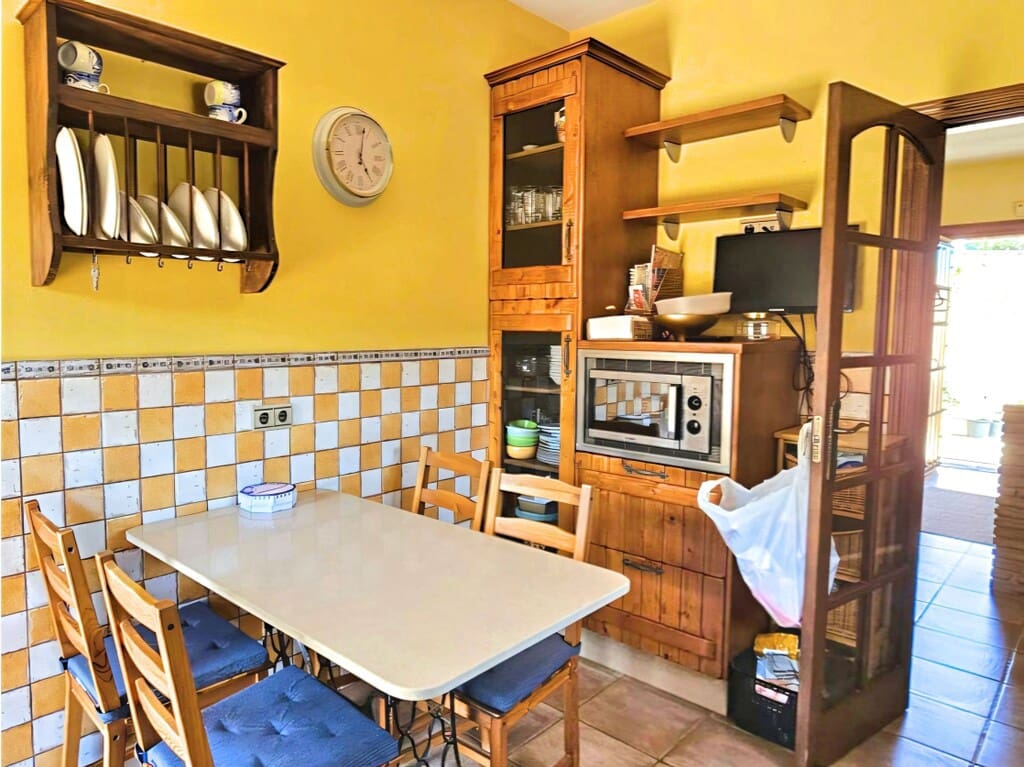 5 Zimmer Villa zu verkaufen in Los Monteros mit Garage - 890.000 € (Ref: 9933650)