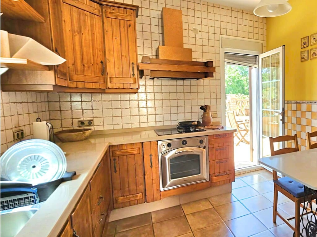 5 Zimmer Villa zu verkaufen in Los Monteros mit Garage - 890.000 € (Ref: 9933650)