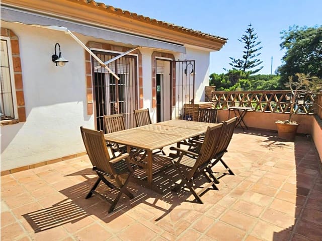 5 soverom Villa til salgs i Los Monteros, Marbella med garasje - € 890 000 (Ref: 9933650)