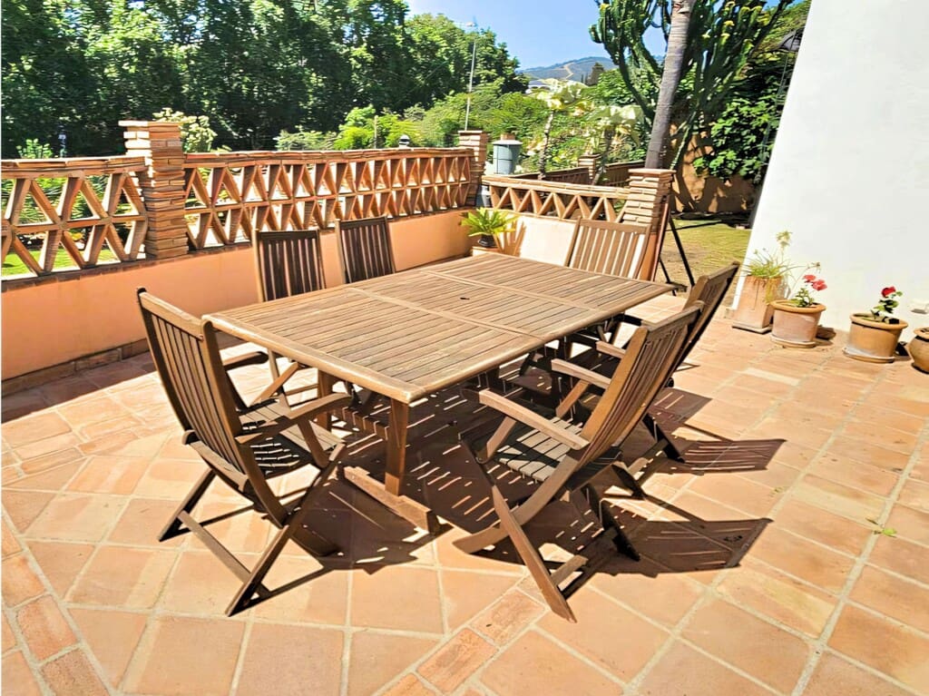 5 Zimmer Villa zu verkaufen in Los Monteros mit Garage - 890.000 € (Ref: 9933650)