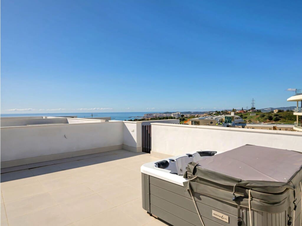 3 sypialnia Penthouse na sprzedaż w Fuengirola z basenem garażem - 845 000 € (Ref: 9935958)