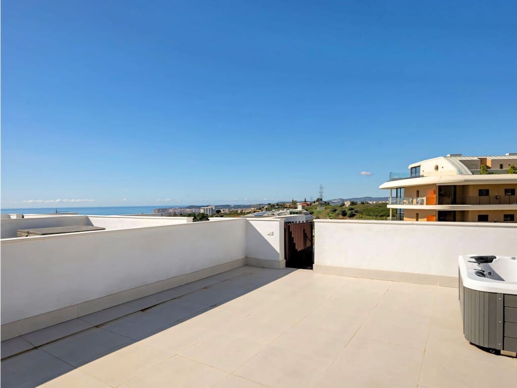 3 sypialnia Penthouse na sprzedaż w Fuengirola z basenem garażem - 845 000 € (Ref: 9935958)