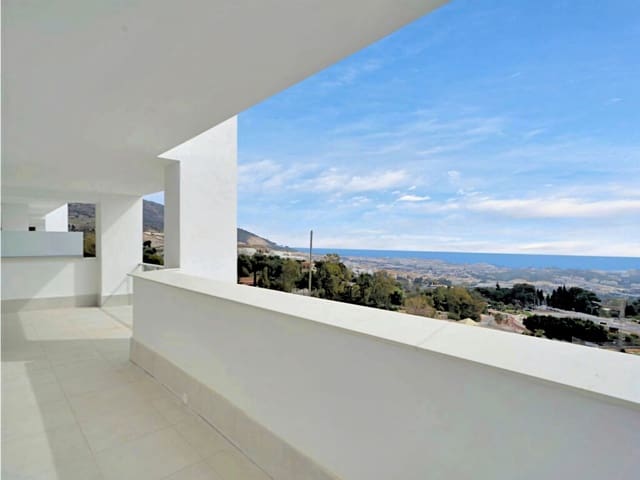 2 soverom Leilighet til salgs i Benalmádena med svømmebasseng garasje - € 439 000 (Ref: 9935960)