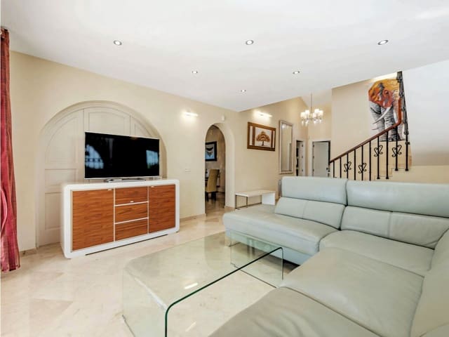 5 slaapkamer Villa te koop in Estepona met zwembad garage - € 1.399.000 (Ref: 9937578)