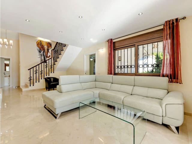 5 slaapkamer Villa te koop in Estepona met zwembad garage - € 1.399.000 (Ref: 9937578)