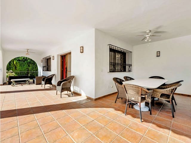 5 slaapkamer Villa te koop in Estepona met zwembad garage - € 1.399.000 (Ref: 9937578)