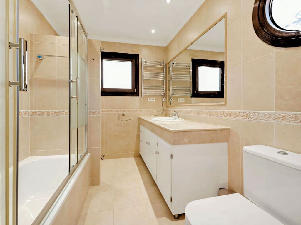 Chalet de 5 habitaciones en Estepona en venta con piscina garaje - 1.399.000 € (Ref: 9937578)