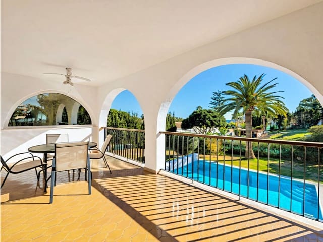5 slaapkamer Villa te koop in Estepona met zwembad garage - € 1.399.000 (Ref: 9937578)