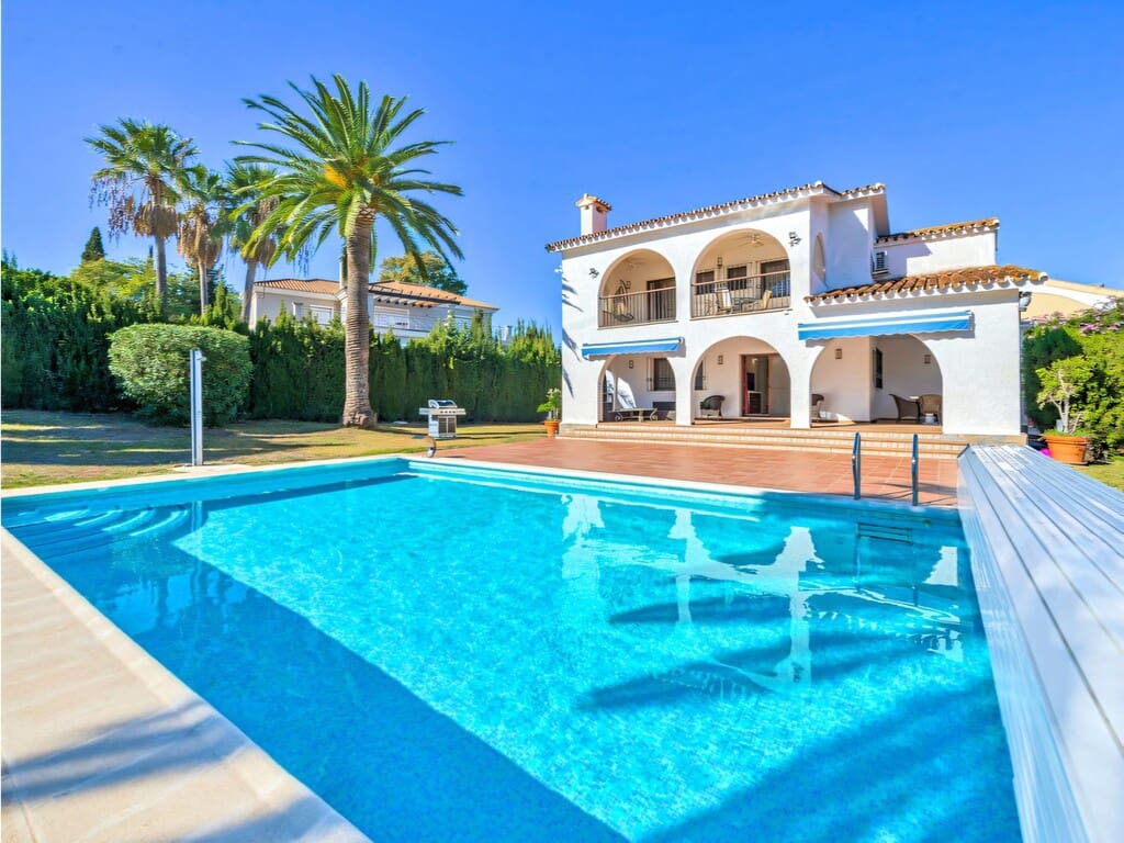 Chalet de 5 habitaciones en Estepona en venta con piscina garaje - 1.399.000 € (Ref: 9937578)
