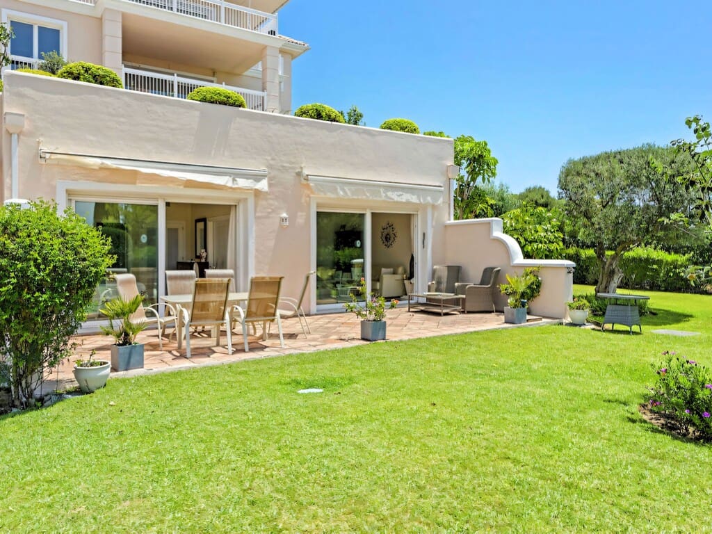1 soveværelse Lejlighed til salg i Los Flamingos med swimmingpool - € 445.000 (Ref: 9937579)