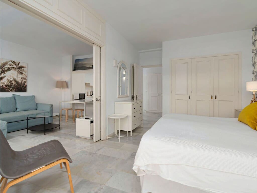1 soverom Leilighet til salgs i Golden Mile med svømmebasseng garasje - € 495 000 (Ref: 9937580)