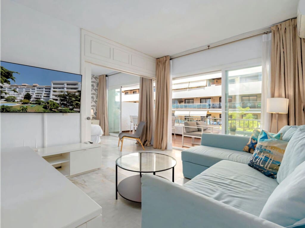 1 soverom Leilighet til salgs i Golden Mile med svømmebasseng garasje - € 495 000 (Ref: 9937580)