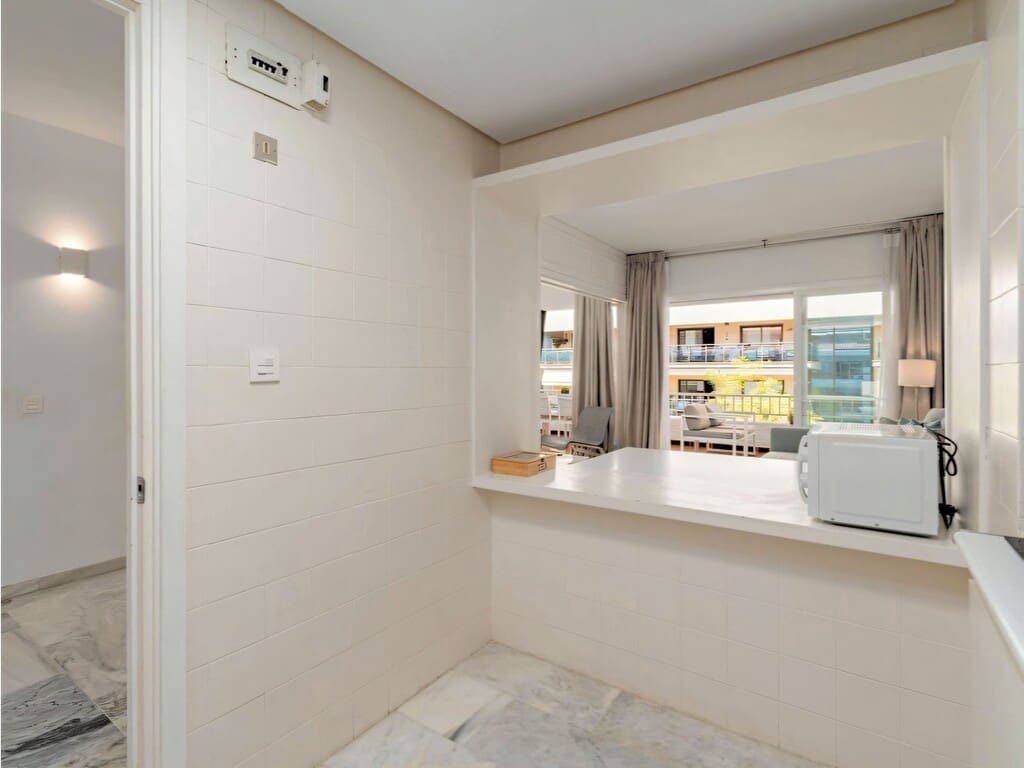 1 soverom Leilighet til salgs i Golden Mile med svømmebasseng garasje - € 495 000 (Ref: 9937580)
