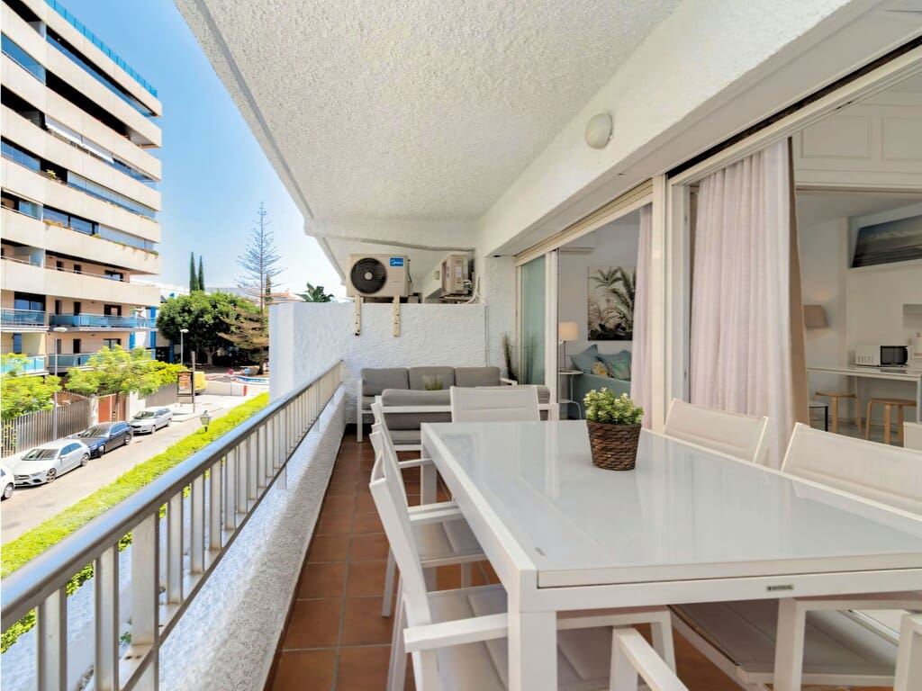 1 soverom Leilighet til salgs i Golden Mile med svømmebasseng garasje - € 495 000 (Ref: 9937580)