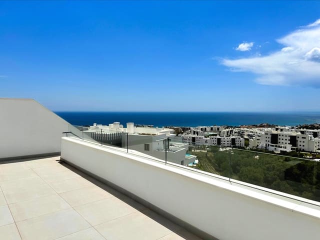 2 bedroom Penthouse for sale in Fuengirola with pool - € 850,000 (Ref: 9939485)