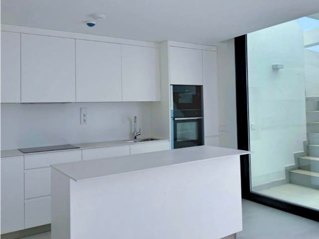 2 bedroom Penthouse for sale in Fuengirola with pool - € 850,000 (Ref: 9939485)