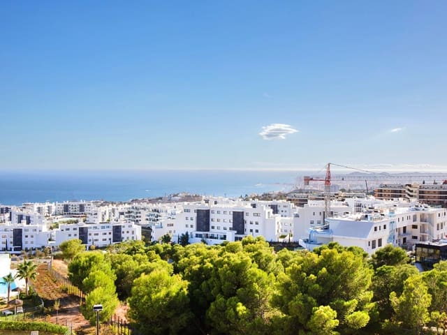 2 bedroom Penthouse for sale in Fuengirola with pool - € 850,000 (Ref: 9939485)